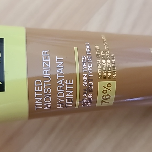 Maybelline Fit Me Tinted Moisturizer, Natural Coverage, 330, 1 fl oz - Picture 3 of 3